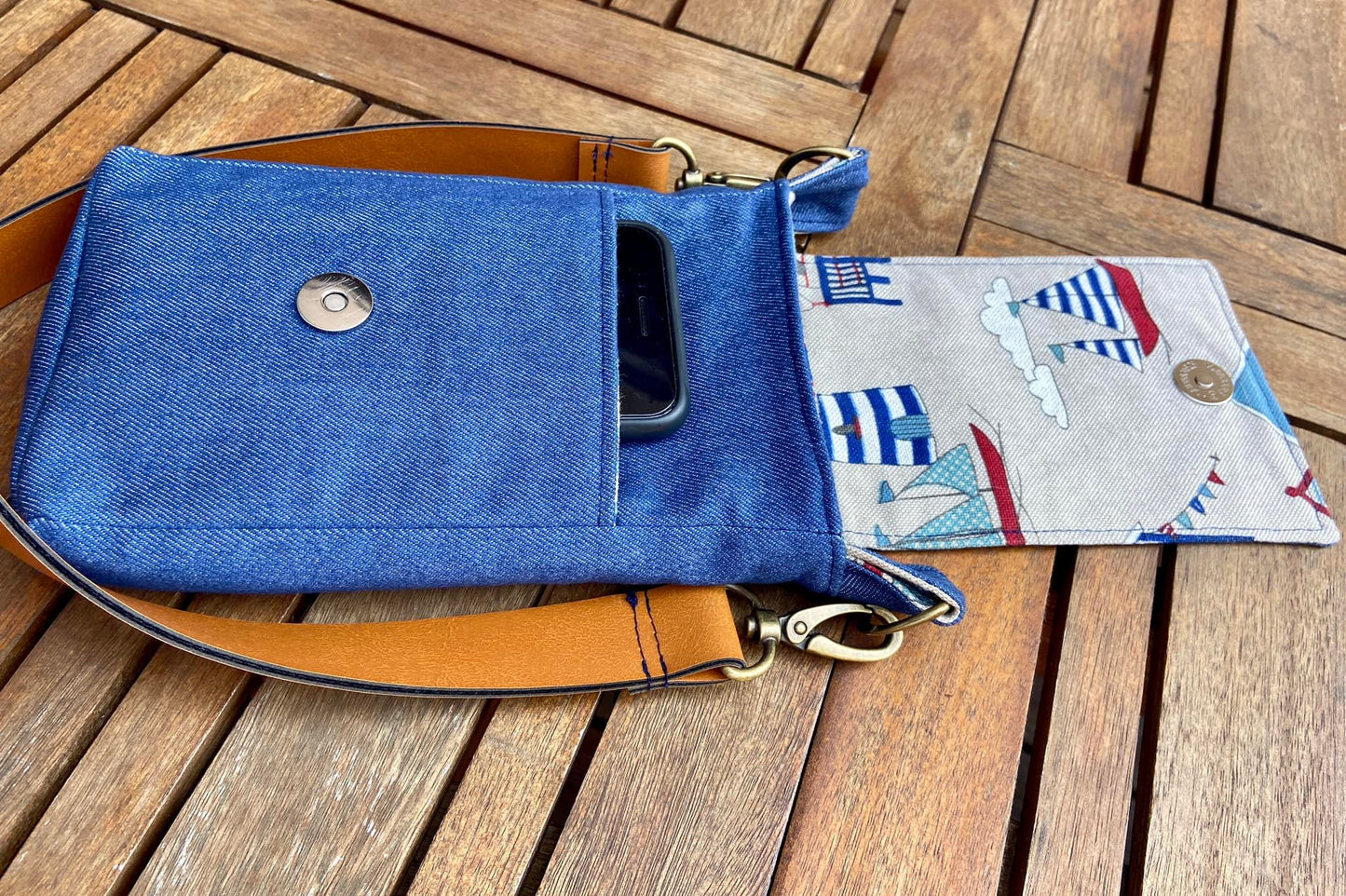 Handytasche Josy beamerfähig