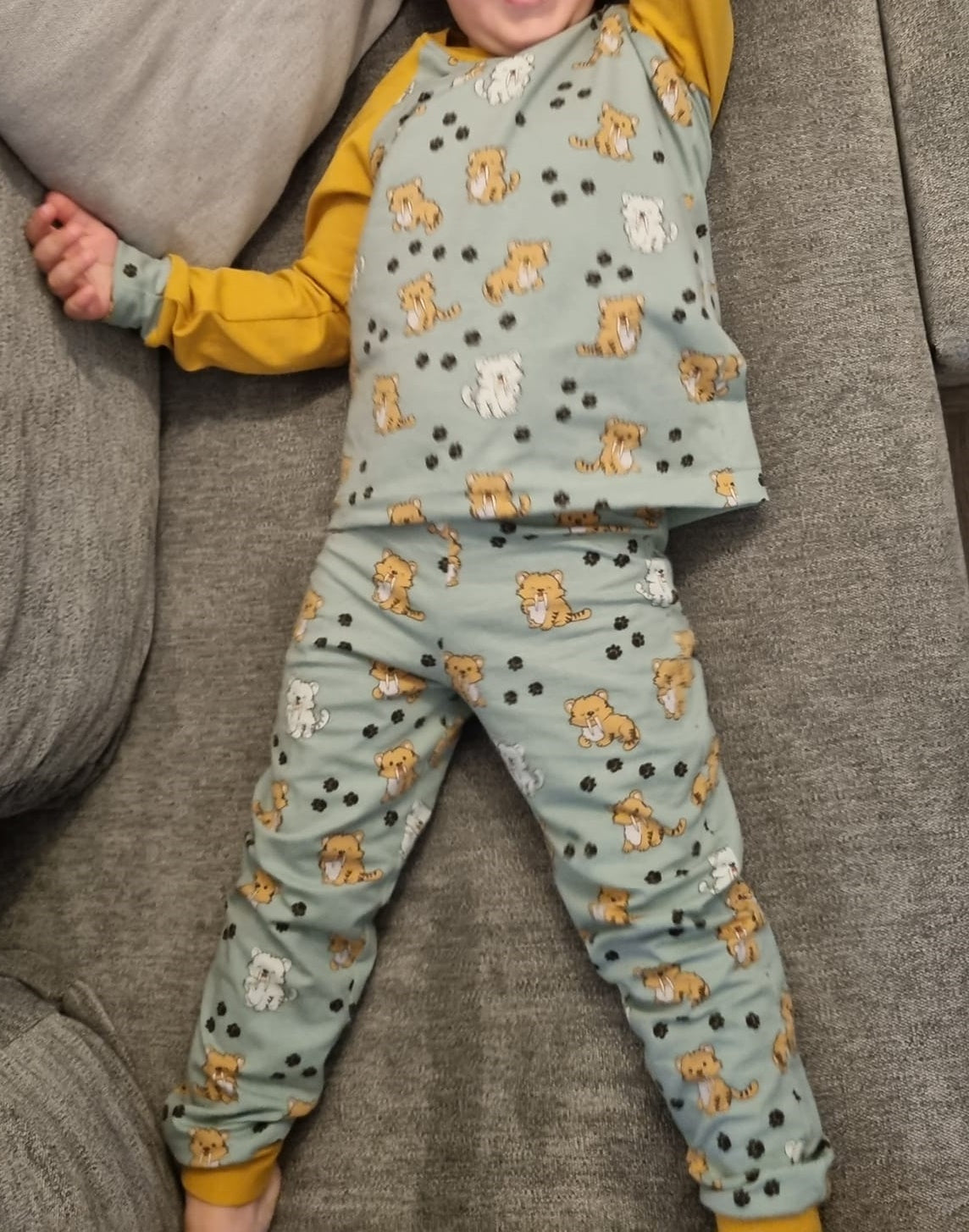 Kinder-Schlafanzug Florin Gr. 116-176 beamerfähig